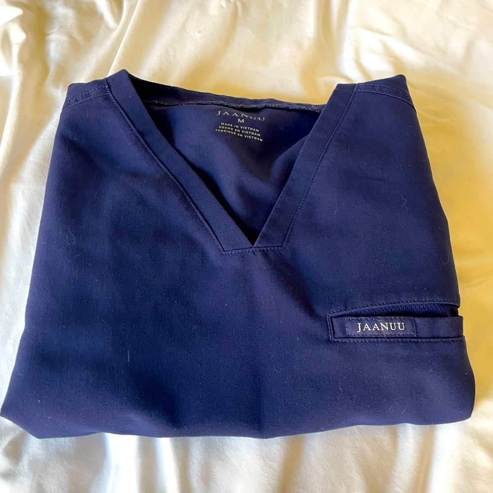 Jaanuu M scrub top